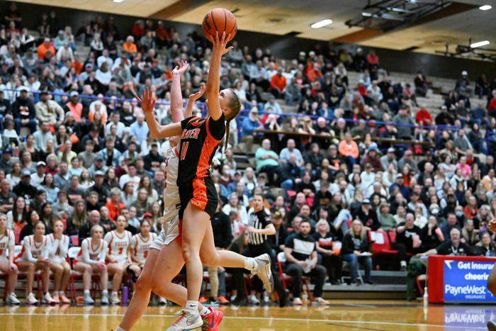 a Silverton Crater 5A Oregon girls basketball final 2024 Leon Neuschwander 10